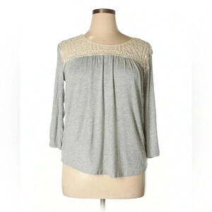 Maurice’s Gray/White‎ Lace Button Back Top